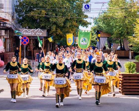 Урочиста хода ХДАЕУ