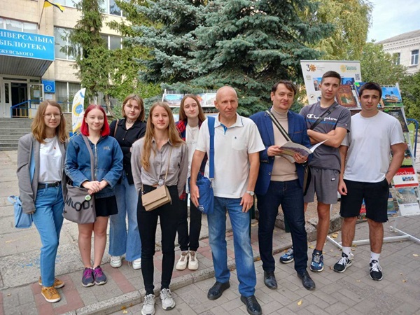 Здобувачі ХДАЕУ взяли участь у фотовиставці та квесті «Туризм єднає попри все» до Всесвітнього дня туризму (3)