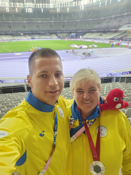 Гостьова лекція здобувачів ХДАЕУ з видатним паралімпійцем Владиславом Білим та його тренером!