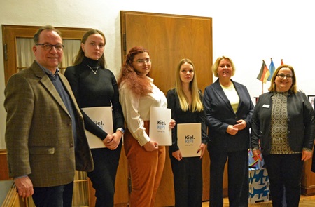 Офіційне вручення сертифікатів на стипендію міста Кіль для здобувачок ХДАЕУ