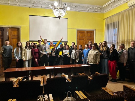 Дебатний турнір серед здобувачів вищої освіти у Кропивницькому: яскравий виступ наших дівчат та цінність молодіжних дискусій для майбутнього країни